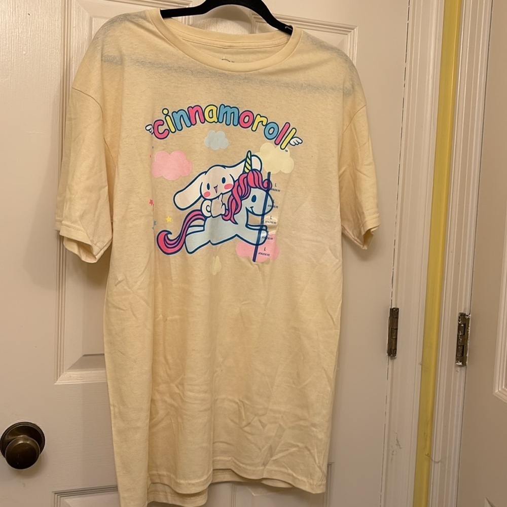 Cinnamoroll Graphic T-Shirt NWT Large - Picture 2 of 4